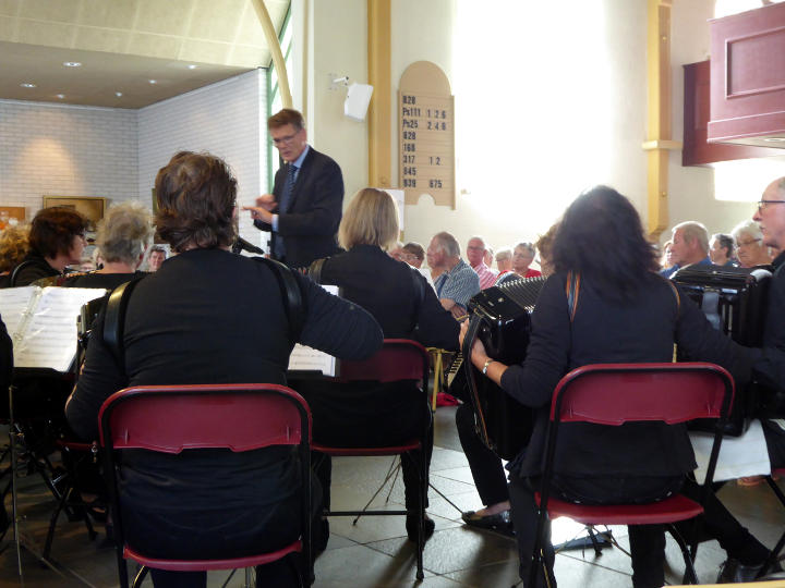 Accordeonola in kerkje Julianadorp