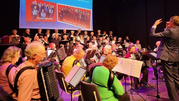 Accordeonola en Cantablile in Skagon Theater